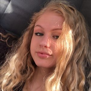 Meet your Posher, Cassandra